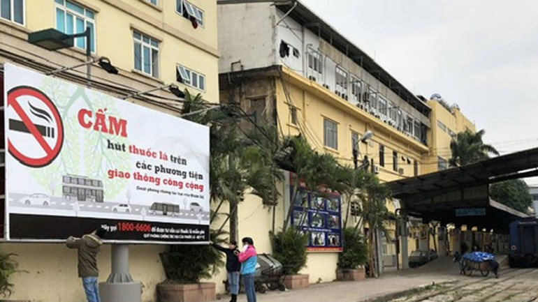 Treo pa-nô tuyên truyền phòng, chống tác hại của thuốc lá tại khu vực công cộng. tl7777777777777.jpg