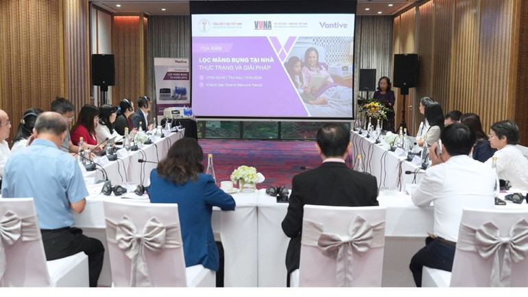 Các đại biểu tham dự Tọa đàm “Lọc màng bụng tại nhà: Thực trạng và Giải pháp”. t10.jpg