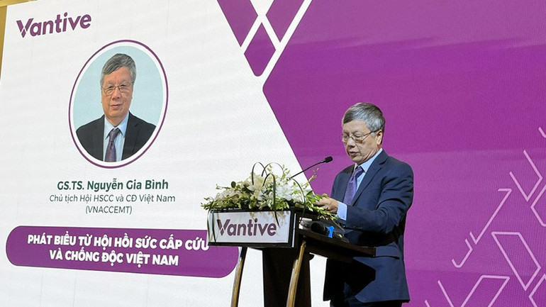 Giáo sư, Tiến sĩ Nguyễn Gia Bình, Chủ tịch Hội Hồi sức cấp cứu và Chống độc Việt Nam phát biểu tại lễ ra mắt t2.jpg