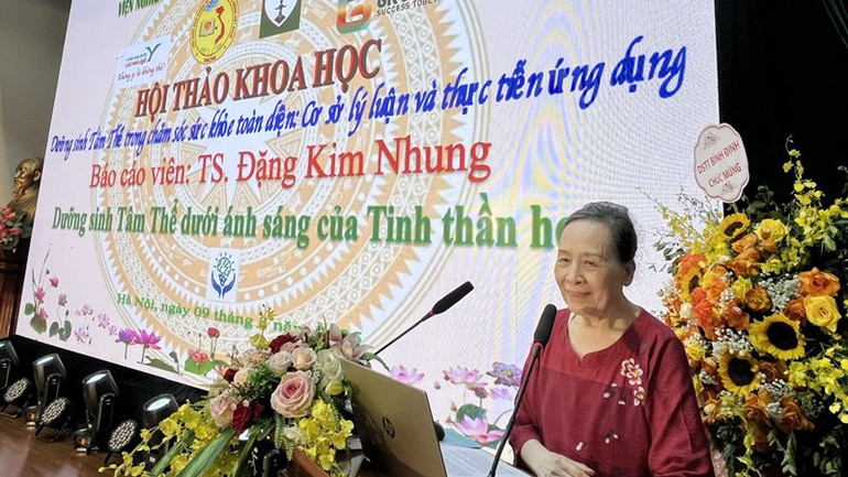 Các nhà khoa học, chuyên gia trao đổi, thảo luận tại hội thảo. dtt3.jpg