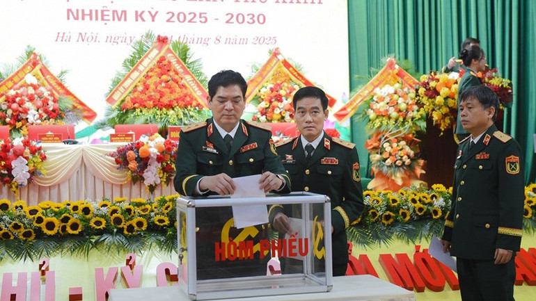 Các đại biểu bỏ phiếu bầu cử tại Đại hội. dhqy5.jpg