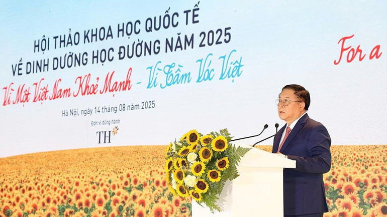 Đồng chí Nguyễn Trọng Nghĩa phát biểu kết luận Hội thảo. vn1.jpg
