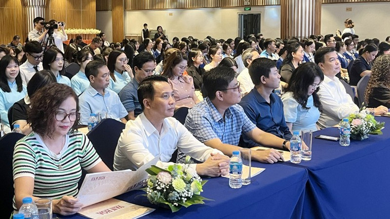 Các đại biểu tham dự lễ phát động. tl2.jpg