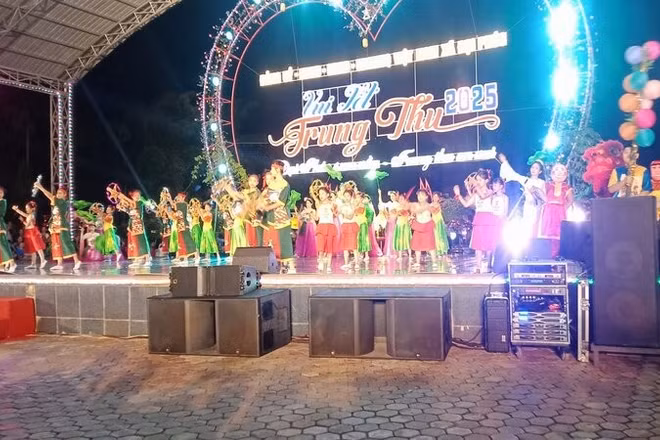 Tết Trung thu 2025 được xã Đại Phúc tổ chức vui tươi bên hồ Núi Cốc.
