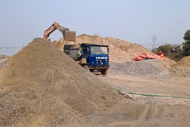 Giá dầu diesel nhiều biến động làm giá cát tăng cao trên địa bàn tỉnh Thái Nguyên.