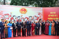 Tổng Bí thư Tô Lâm, Thường trực Ban Bí thư Trần Cẩm Tú, các đồng chí lãnh đạo và đại biểu, cử tri tại khu vực bỏ phiếu số 2, phường Ba Đình, thành phố Hà Nội. (Ảnh: ĐĂNG KHOA) 