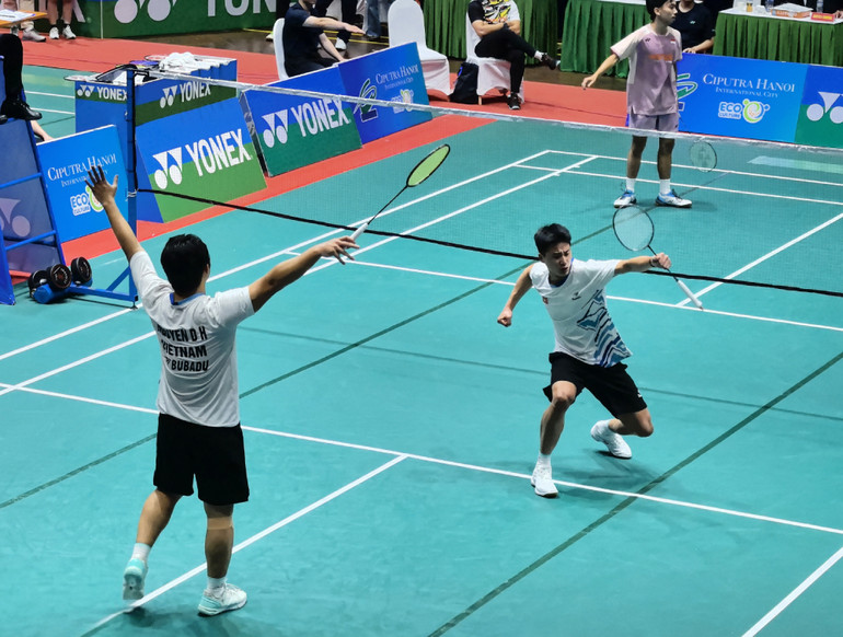 Khoảnh khắc giành chiến thắng của hai vận động viên Đình Mạnh và Đình Hoàng.