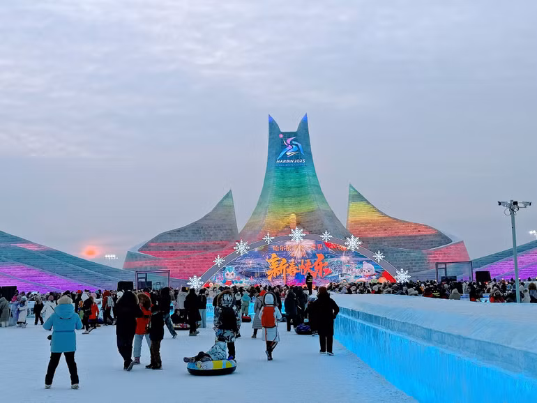 Công viên Thế giới băng tuyết mùa đông năm nay mở cửa từ ngày 21/12/2024, dự kiến sẽ thu hút hàng triệu lượt người đến tham quan và trải nghiệm.