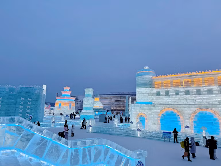 Các tác phẩm băng đăng đều lấy nguyên mẫu từ những công trình nổi tiếng của Trung Quốc và thế giới.