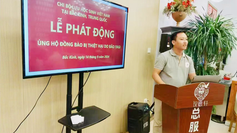 Anh Lê Đức Anh tại lễ phát động ủng hộ đồng bào bị thiệt hại do bão Yagi. Anh Lê Đức Anh tại lễ phát động ủng hộ đồng bào bị thiệt hại do bão Yagi.