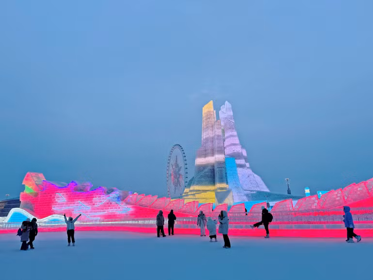 Tạo hình một con rồng trong Công viên Thế giới băng tuyết Cáp Nhĩ Tân,