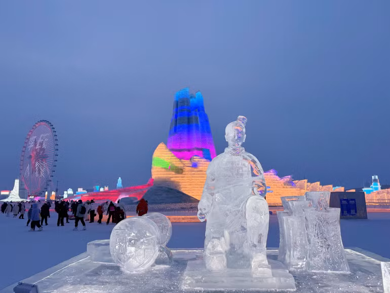 Tạo hình tượng đất nung-binh mã dũng trong lăng mộ Tần Thủy Hoàng.