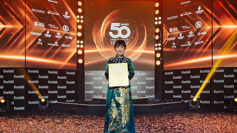 Trên cơ sở chiến lược kinh doanh thức thời của bà Huỳnh Bích Ngọc trong vai trò Chủ tịch, TTC AgriS liên tiếp nhận được sự đánh giá cao từ các tổ chức uy tín về hoạt động quản trị và định vị lớn mạnh trên thị trường Trên cơ sở chiến lược kinh doanh thức thời của bà Huỳnh Bích Ngọc trong vai trò Chủ tịch, TTC AgriS liên tiếp nhận được sự đánh giá cao từ các tổ chức uy tín về hoạt động quản trị và định vị lớn mạnh trên thị trường