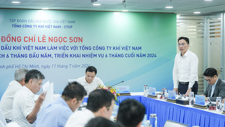 Chủ tịch Hội đồng Quản trị PV GAS Nguyễn Thanh Bình báo cáo tại buổi làm việc