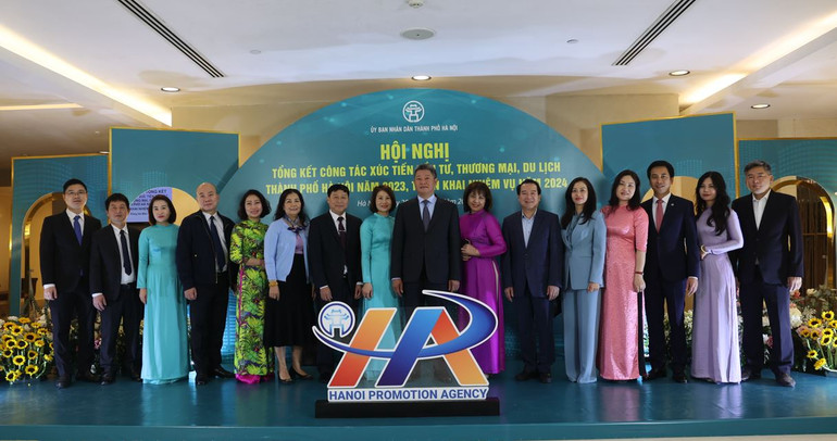 Phó Chủ tịch UBND thành phố Hà Nội Nguyễn Mạnh Quyền và các đại biểu dự hội nghị. Phó Chủ tịch UBND thành phố Hà Nội Nguyễn Mạnh Quyền và các đại biểu dự hội nghị.