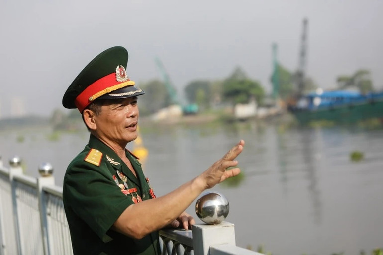 Ông Nguyễn Đức Thọ bên dòng Rạch Chiếc ngày nay. (Ảnh: Nhân vật cung cấp) Ông Nguyễn Đức Thọ bên dòng Rạch Chiếc ngày nay. (Ảnh: Nhân vật cung cấp)