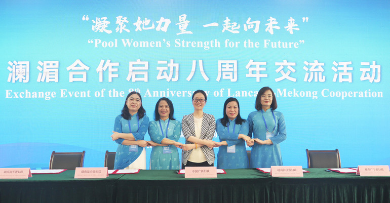 Ký kết bản ghi nhớ hợp tác giữa Hội Liên hiệp Phụ nữ 4 tỉnh biên giới Việt Nam và khu tự trị dân tộc Choang Quảng Tây, Trung Quốc.