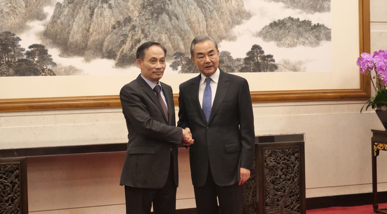 Đồng chí Lê Hoài Trung hội kiến đồng chí Vương Nghị.