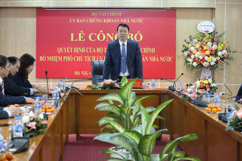 Thứ trưởng Tài chính Nguyễn Đức Chi phát biểu tại buổi lễ.