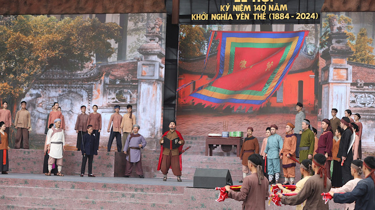 Chương trình nghệ thuật tái hiện khởi nghĩa Yên Thế tại buổi lễ.