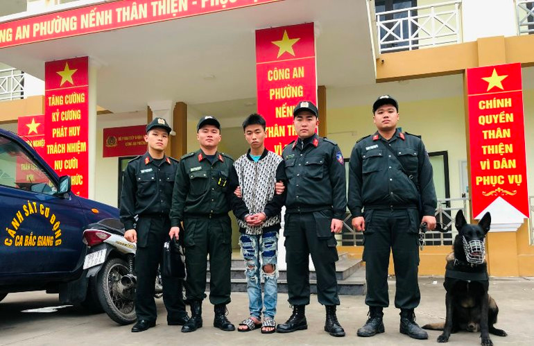 Tổ Cảnh sát cơ động bắt giữ đối tượng vận chuyển ma túy.