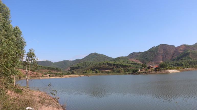 Một góc điểm du lịch Vạn Hoa Hồ Va. Một góc điểm du lịch Vạn Hoa Hồ Va.