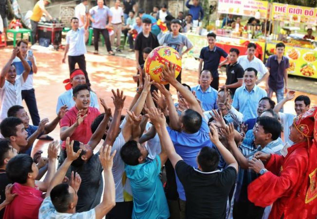 Gieo cầu, đẩy cầu tại lễ hội Tiên Lục.