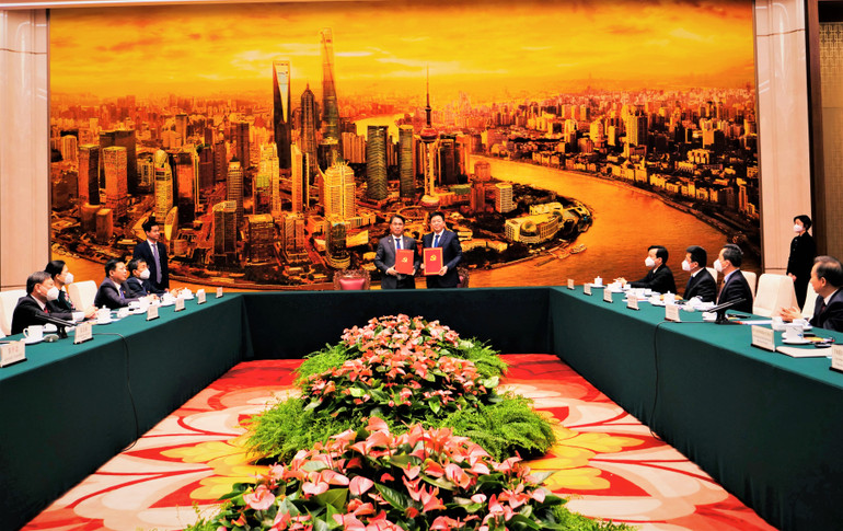 Ký kết Bản ghi nhớ hợp tác giữa hai Ban Tổ chức Trung ương. (Ảnh: HỮU HƯNG)