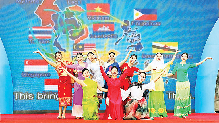 Festival “Phụ nữ Thủ đô vì hòa bình, phát triển” lan tỏa tinh thần đoàn kết, kết nối, hội nhập và phát triển giữa phụ nữ Hà Nội và phụ nữ quốc tế.