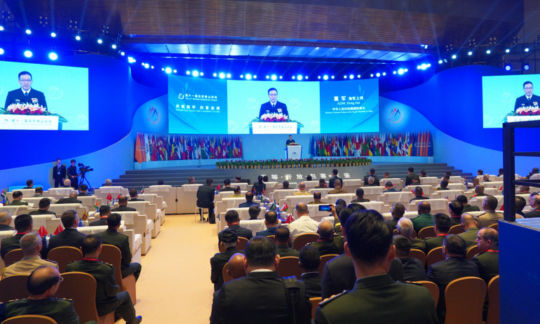 Thượng tướng Đổng Quân phát biểu tại lễ khai mạc Diễn đàn.