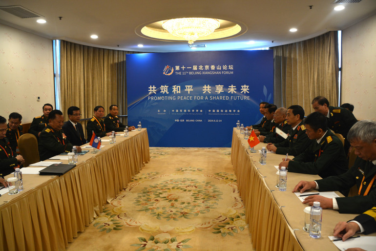 Đại tướng Phan Văn Giang gặp song phương Phó Thủ tướng, Bộ trưởng Quốc phòng Lào Chansamone Chanyalath.