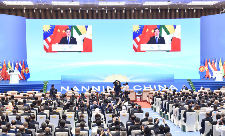 Toàn cảnh lễ khai mạc.