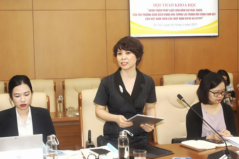 Phó Tổng Giám đốc Sở Giao dịch Hàng hóa Việt Nam Vũ Thu Thủy phát biểu Phó Tổng Giám đốc Sở Giao dịch Hàng hóa Việt Nam Vũ Thu Thủy phát biểu