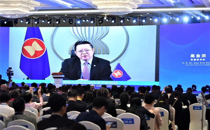 Tổng Thư ký ASEAN Kao Kim Hourn phát biểu tại lễ khai mạc Tuần lễ.