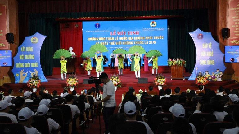 Lễ mít-tinh hưởng ứng Tuần lễ quốc gia không khói thuốc và Ngày thế giới không thuốc lá (31/5) tại thành phố Bắc Giang. (Ảnh: Trung Hiếu) Lễ mít-tinh hưởng ứng Tuần lễ quốc gia không khói thuốc và Ngày thế giới không thuốc lá (31/5) tại thành phố Bắc Giang. (Ảnh: Trung Hiếu)