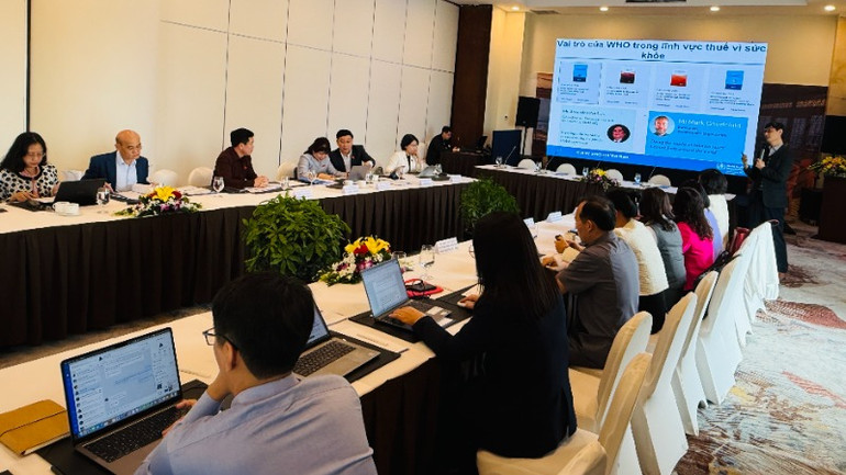 Chuyên gia Tổ chức Y tế thế giới tại Việt Nam trao đổi những khuyến nghị về các phương án tính thuế tiêu thụ đặc biệt.