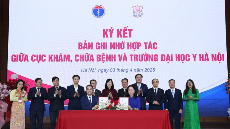 Nhân dịp này, Trường đại học Y Hà Nội ký kết ghi nhớ hợp tác với các đơn vị trực thuộc Bộ Y tế và một số bệnh viện đầu ngành. Nhân dịp này, Trường đại học Y Hà Nội ký kết ghi nhớ hợp tác với các đơn vị trực thuộc Bộ Y tế và một số bệnh viện đầu ngành.