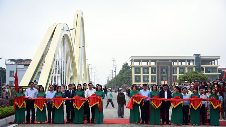 Nhờ đẩy nhanh tiến độ giải phóng mặt bằng, cầu Thanh Bình đã về đích đúng thời hạn.