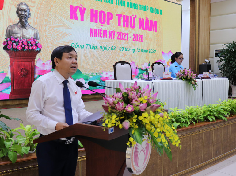 Chủ tịch Hội đồng nhân dân tỉnh Đồng Tháp Phan Văn Thắng phát biểu bế mạc kỳ họp.