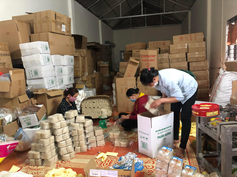 Đóng gói mỳ Chũ tại Bắc Giang.