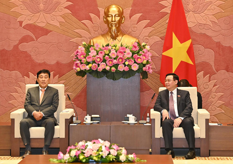 Chủ tịch Quốc hội Vương Đình Huệ phát biểu tại buổi tiếp ông Kim Jung Tai. (Ảnh Duy Linh)