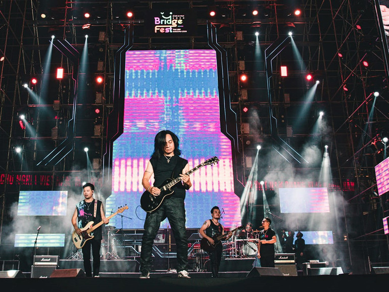 Bức Tường muốn đưa vào sân khấu rock những màu sắc đẹp đẽ của văn hóa truyền thống, tiếp nối hành trình lan tỏa văn hóa Việt Nam mà ban nhạc luôn theo đuổi. Bức Tường muốn đưa vào sân khấu rock những màu sắc đẹp đẽ của văn hóa truyền thống, tiếp nối hành trình lan tỏa văn hóa Việt Nam mà ban nhạc luôn theo đuổi.