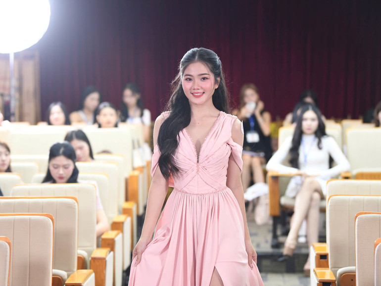 Nhiều gương mặt khả ái đã xuất hiện trong buổi sơ tuyển khu vực phía nam. Nhiều gương mặt khả ái đã xuất hiện trong buổi sơ tuyển khu vực phía nam.