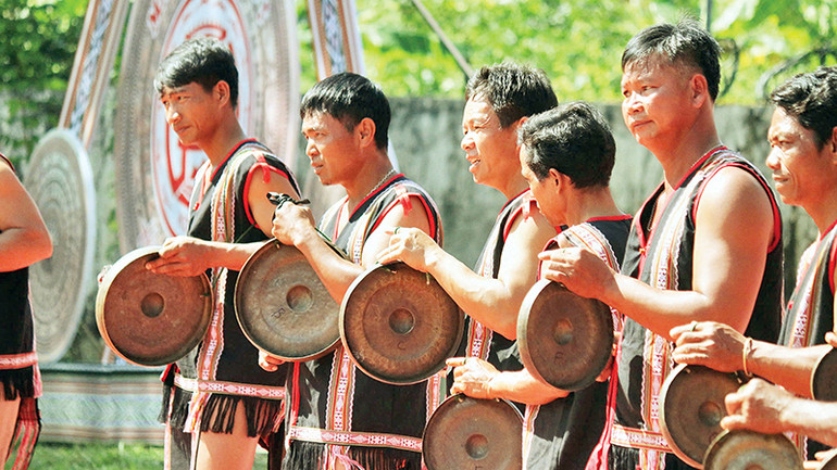 Biểu diễn cồng chiêng tại hội thi.