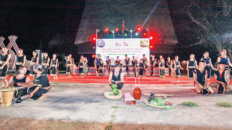 Các phần trình diễn tái hiện các nghi lễ, lễ hội của đồng bào các dân tộc thiểu số tỉnh Kon Tum.