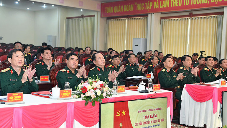 Các đại biểu tham dự tọa đàm.