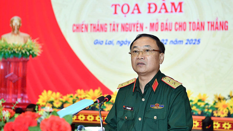 Trung tướng Thái Đại Ngọc, Ủy viên Trung ương Đảng Phó Tổng Tham mưu trưởng Quân đội nhân dân Việt Nam phát biểu chỉ đạo tọa đàm.