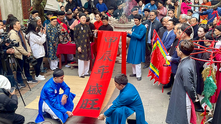 Đình Kim Ngân, địa điểm tổ chức các hoạt động văn hóa, nghệ thuật tôn vinh giá trị văn hóa truyền thống. Đình Kim Ngân, địa điểm tổ chức các hoạt động văn hóa, nghệ thuật tôn vinh giá trị văn hóa truyền thống.