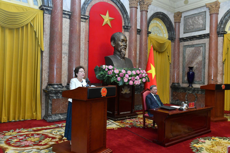 Doanh nhân Nguyễn Thị Nga phát biểu ý kiến. Doanh nhân Nguyễn Thị Nga phát biểu ý kiến.