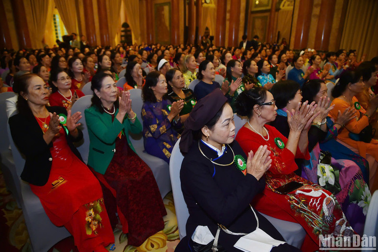 Các đại biểu tham dự buổi gặp mặt.